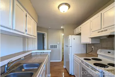 8137 Cedar Glen Drive, Charlotte, NC 28212 - Photo 6