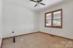 416 Kanasgowa Dr, Brevard, NC 28712 - Photo 20