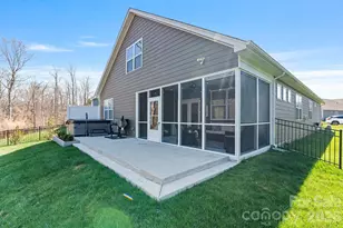 193 Hanks Bluff Dr, Mooresville, NC 28117 - Photo 2