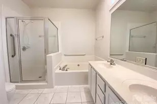 8820 Legacy Lake Ln, Charlotte, NC 28269 - Photo 6