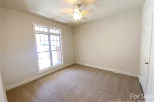 8820 Legacy Lake Ln, Charlotte, NC 28269 - Photo 4