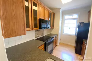 8820 Legacy Lake Ln, Charlotte, NC 28269 - Photo 2