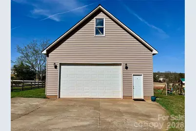 962 Huntington Hills Drive, Lincolnton, NC 28092 - Photo 4