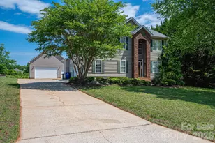 962 Huntington Hills Dr, Lincolnton, NC 28092 - Photo 2