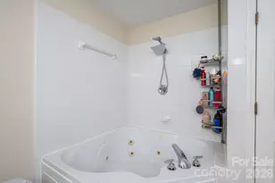 962 Huntington Hills Dr, Lincolnton, NC 28092 - Photo 18