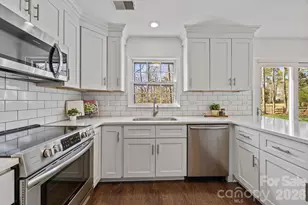 9424 Whitethorn Dr, Charlotte, NC 28277 - Photo 16