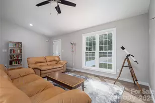 660 W 9th St, Newton, NC 28658 - Photo 10