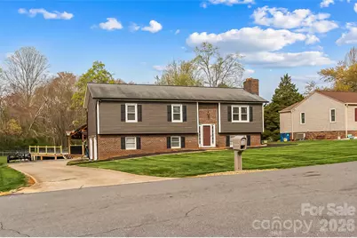 1757 Castlewood Court, Hickory, NC 28602 - Photo 2