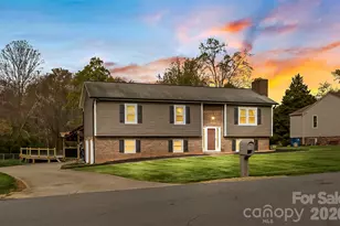 1757 Castlewood Ct, Hickory, NC 28602 - Photo 1