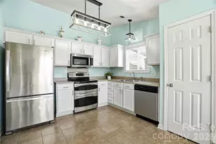 6714 Wicked Oak Ln, Charlotte, NC 28216 - Photo 10