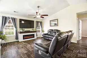 6714 Wicked Oak Ln, Charlotte, NC 28216 - Photo 6