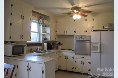 1836 31st Street NE, Hickory, NC 28601 - Photo 8