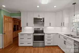 7737 Ridgeloch Pl, Charlotte, NC 28226 - Photo 2