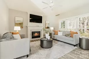 2732 Providence Spring Ln, Charlotte, NC 28270 - Photo 4