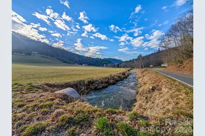 124 Shootout Lane, Burnsville, NC 28714 - Photo 2