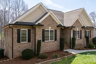 1158 Waterford Dr, Hickory, NC 28602 - Photo 2