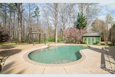 2725 Lakeview Circle, Matthews, NC 28105 - Photo 6