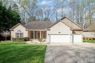 2725 Lakeview Circle, Matthews, NC 28105 - Photo 1