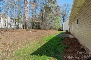 11434 Northwoods Forest Dr, Charlotte, NC 28214 - Photo 36