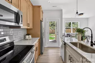 655 Stillgreen Ln, Charlotte, NC 28214 - Photo 6