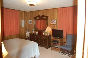 202 Knoll Cir, Newland, NC 28657 - Photo 8