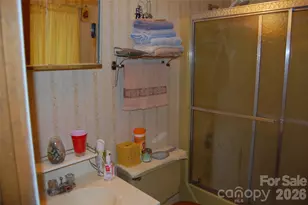 202 Knoll Cir, Newland, NC 28657 - Photo 12