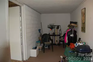 202 Knoll Cir, Newland, NC 28657 - Photo 14