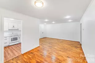 405 W Harvie Ave, Gastonia, NC 28052 - Photo 8