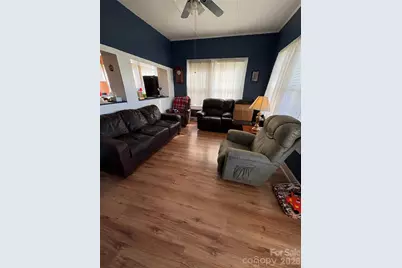 135 E Spencer Avenue, Gastonia, NC 28054 - Photo 4