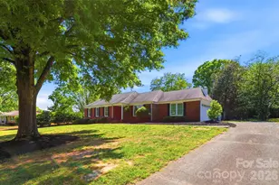 1406 Lakeview Dr, Monroe, NC 28112 - Photo 4