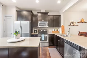 3217 Bending Birch Pl, Charlotte, NC 28206 - Photo 2