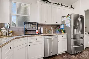 4009 Eckels Dr, Charlotte, NC 28215 - Photo 6