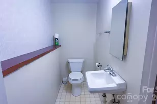 1018 Farmfield Ln, Charlotte, NC 28213 - Photo 16