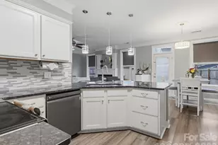 9414 Macquarie Ln, Charlotte, NC 28227 - Photo 10