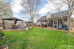 922 Woodhill Dr, Fletcher, NC 28732 - Photo 2