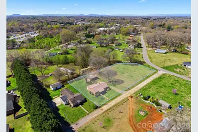 2421 35th Street Court NE, Hickory, NC 28601 - Photo 2