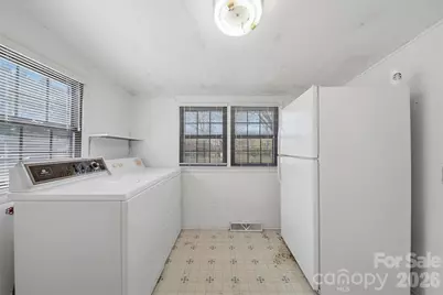 2421 35th Street Court NE, Hickory, NC 28601 - Photo 10