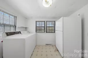 2421 35th St Ct NE, Hickory, NC 28601 - Photo 10