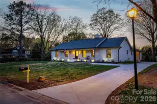 2319 Ainsdale Rd, Charlotte, NC 28226 - Photo 2