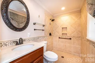 1070 S College Ave, Newton, NC 28658 - Photo 16