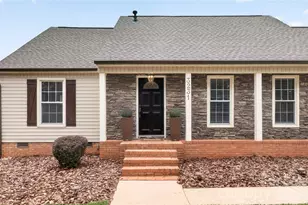 3231 Windrow Ln, Matthews, NC 28105 - Photo 2
