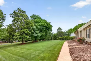 3231 Windrow Ln, Matthews, NC 28105 - Photo 4