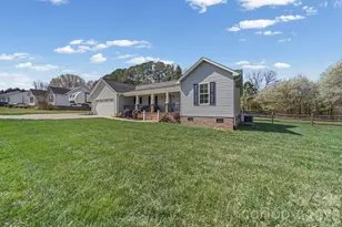 110 Westover Dr, Lincolnton, NC 28092 - Photo 2