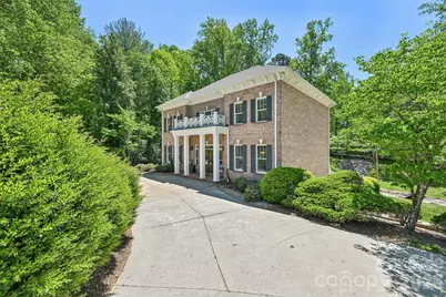 209 37th Avenue Place NW, Hickory, NC 28601 - Photo 2