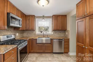 306 Taylor St, Hendersonville, NC 28739 - Photo 10