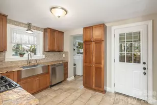 306 Taylor St, Hendersonville, NC 28739 - Photo 12