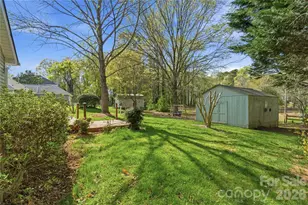 2909 Oakcroft Dr, Matthews, NC 28105 - Photo 34