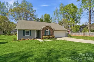 2909 Oakcroft Dr, Matthews, NC 28105 - Photo 2