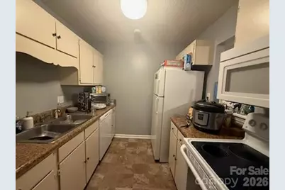 5661 Hornaday Road #H, Greensboro, NC 27409 - Photo 4