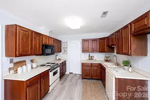 4248 Woodglen Ln, Charlotte, NC 28226 - Photo 6